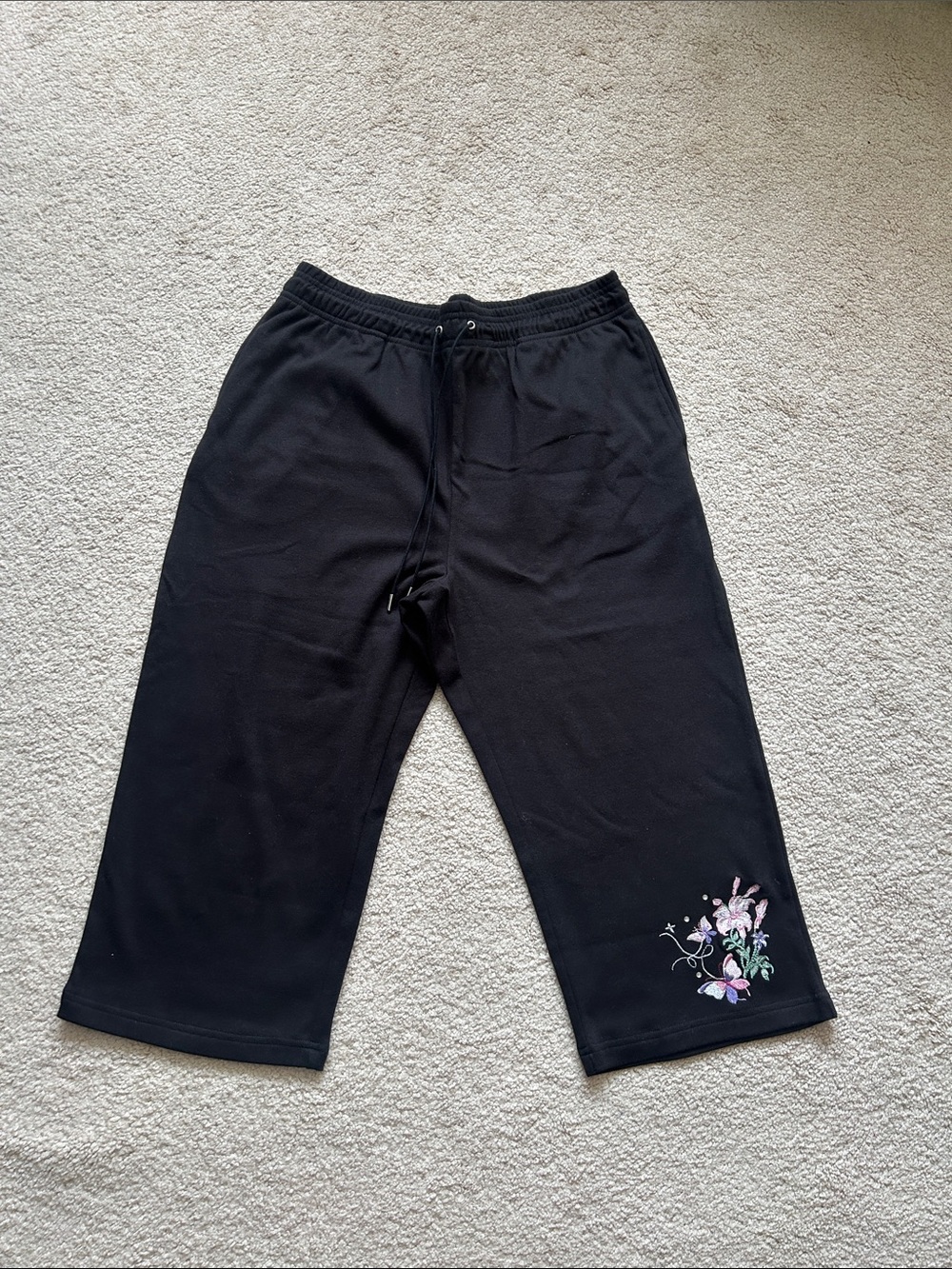 Black Capri Sweatpants with Floral Embroidery